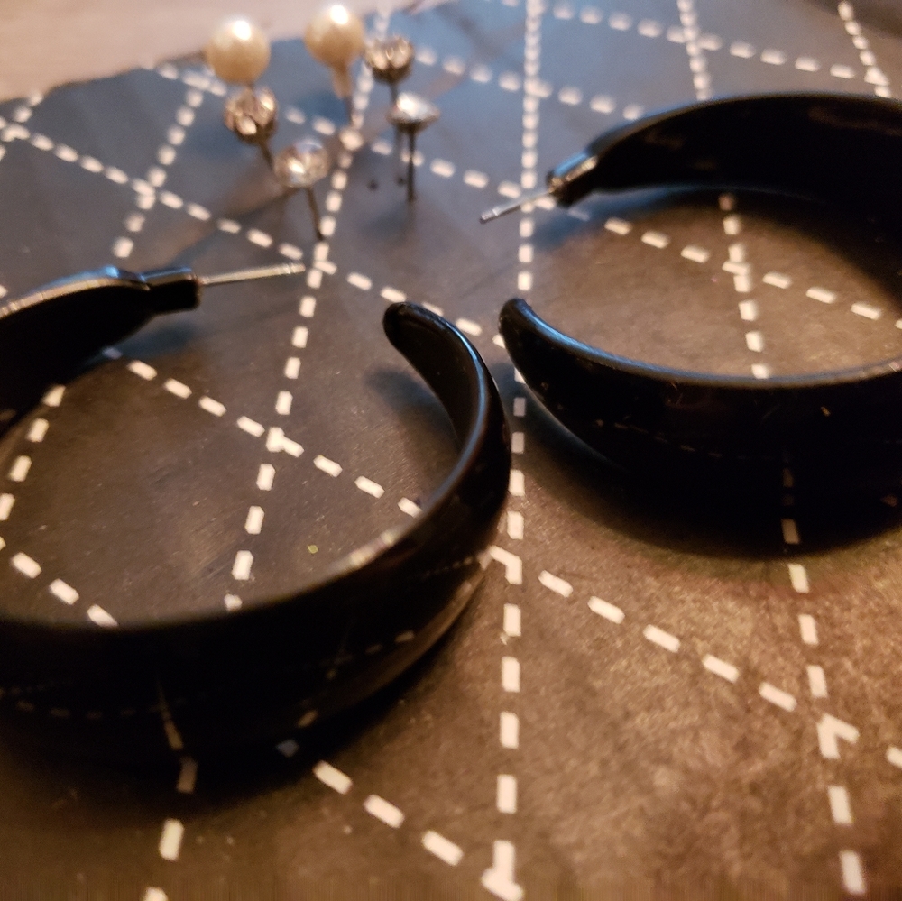 Free earrings set - Picture 2 of 3